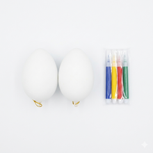 Cargar imagen en el visor de la galería, HUEVOS DE PASCUA BLANCOS PARA DECORAR - INCLUYE MARCADORES - 8 CENTIMETROS - 2 UNID.
