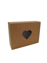 Cargar imagen en el visor de la galería, CAJA DE REGALO CON VISOR DE CORAZON - TAPA DESLIZABLE - 1 UNID.
