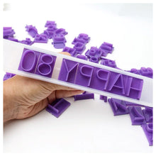 Cargar imagen en el visor de la galería, SET DE LETRAS Y NUMEROS PARA GRABAR EN FONDANT, BUTTERCREAM O FROSTING - 1 UNID.
